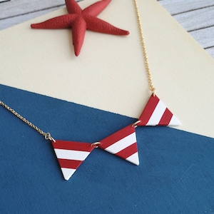 Collana girocollo con triangoli, collana a righe rosso