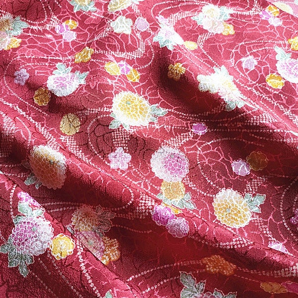 Tissu japonais, chirimen, Chrysanthemum, vagues, satiné, couleur bordeaux, rouge, chiriman japonais