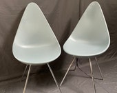 Pair of Vintage Fritz Hansen Drop Chairs by Arne Jacobsen