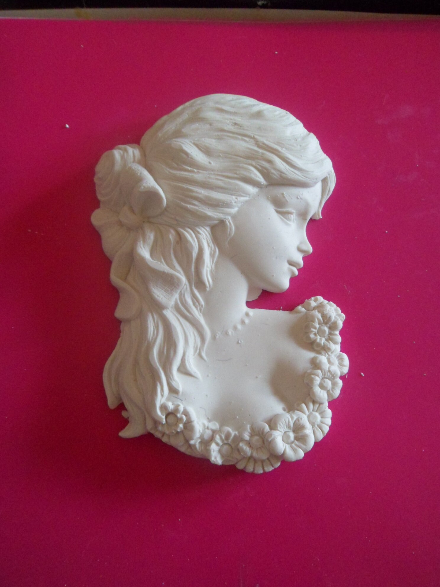 Platre Blanc Buste de Femme Aux Fleurs Pour Peindre Parfumer Ect