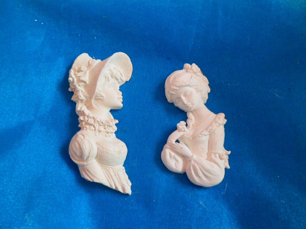 Platres Blancs Bustes de Femme Style Shabby Chic en Platre Resine 2Pcs