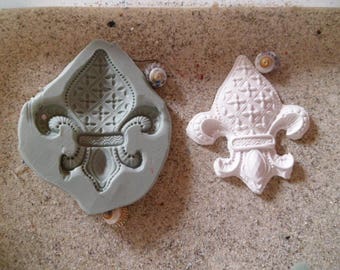 gm stylized fleur de lys silicone mold for fimo wepam clay