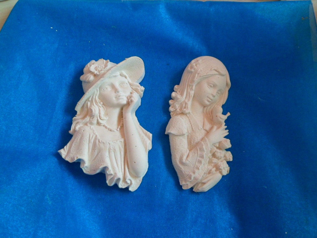 Platres Blancs Bustes de Femme Style Shabby Chic en Platre Resine 2Pcs
