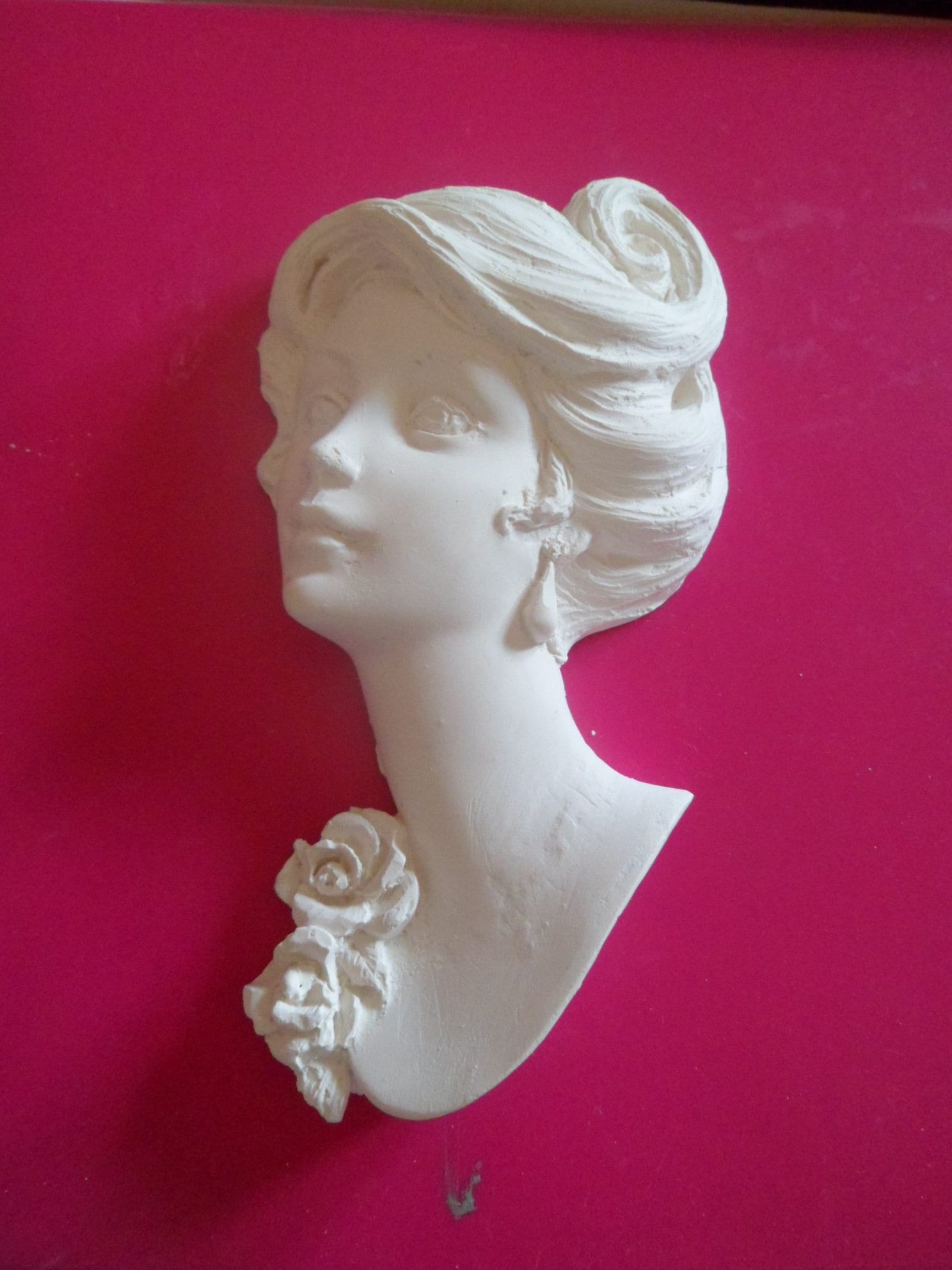 Platre Blanc Buste de Femme Aux Roses A Peindre Parfumer Ect