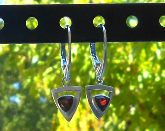 Handmade earrings garnet stones trilliant faceted cut 5 mm