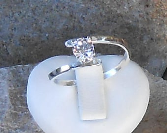 Bague solitaire argent 950, bague fait main oxyde de zirconium 5 mm, bague sur mesure, idée cadeau pour femme