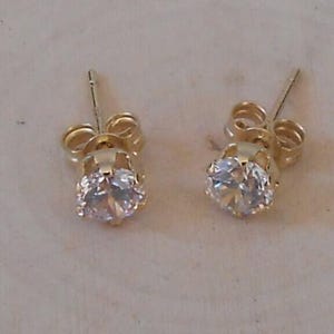 9-carat yellow gold stud earrings, 4mm cubic zirconia, gift idea for women