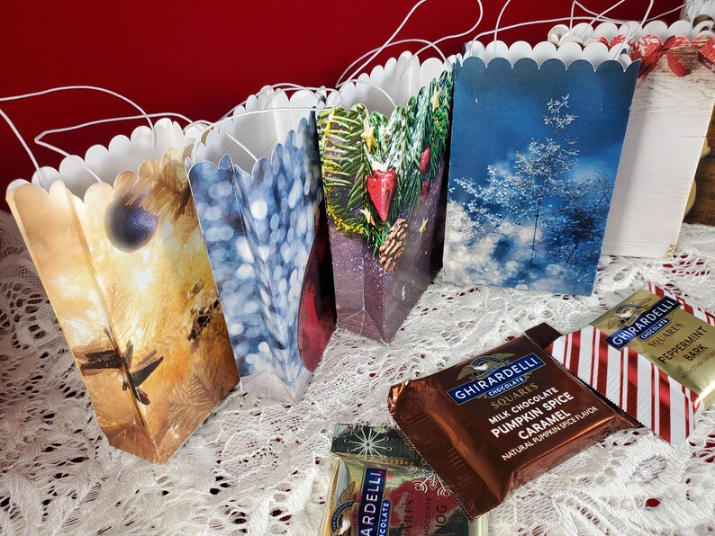 Mini cadeaux ou cadeaux à thème des fêtes de Noël, mini-sacs de bonbons, sacs à bijoux, sacs de cartes-cadeaux, joyeux rennes de Noël et flocons de neige image 3