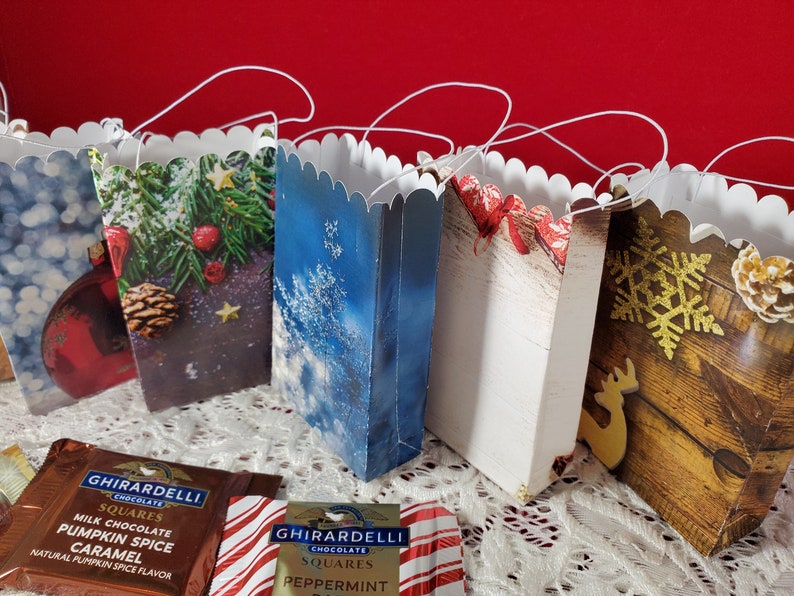 Mini cadeaux ou cadeaux à thème des fêtes de Noël, mini-sacs de bonbons, sacs à bijoux, sacs de cartes-cadeaux, joyeux rennes de Noël et flocons de neige image 4