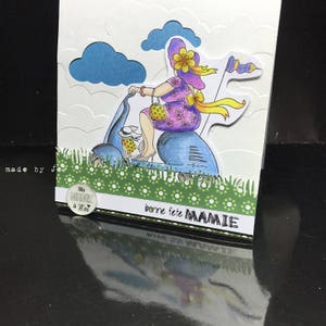 carte fête des grands mères ... mamie sur son scooter bleu !