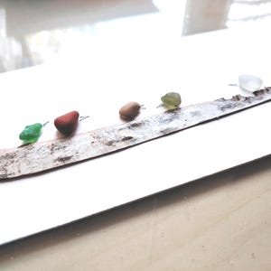 Collage de bouts de verre polis par la mer - Oiseaux sur une branche