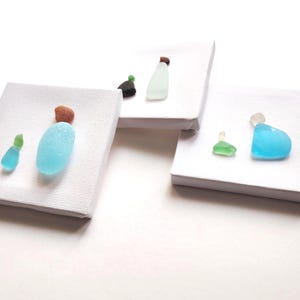 Lot de 3 petits tableaux collage de bouts de verre polis par la mer