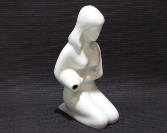 Figura de cerámica de porcelana vintage escandinava una Mujer arrodillada con una jarra/Figura de porcelana vintage Mujer con la jarra