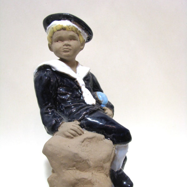Vintage Keramikfigur Junge im Seemannskostüm mit Ball / Vintage Sammler Keramikfigur Junge mit Ball