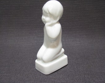 Figura de porcelana escandinava vintage el niño de rodillas de Margareta Design / Figura de porcelana coleccionable / Figura de niño de rodillas