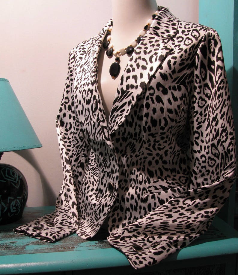 Blazer animal print / elegant vintage blazer/ trending animal print/ monochrome animal print/ leopard print blazer/ new image 1