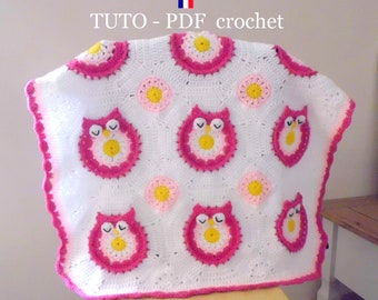PDF CROCHET - Couverture bébé orné de chouettes colorées , sur fond blanc , facile à réaliser , Tuto en FRANCAIS !