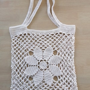 PDF CROCHET Sac filet orné d'une fleur aux 8 pétales, Sac zéro déchet et réutilisable, facile à réaliser Tuto en Français et en Anglais imagen 2