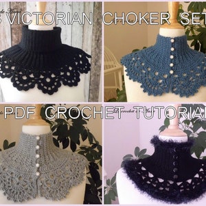 Peut inclure: Ensemble de trois colliers ras de cou victoriens en crochet noir, gris et bleu. Chaque collier présente un motif de dentelle délicat et une fermeture à bouton. Les colliers sont présentés sur des mannequins avec un fond blanc. Le texte "3 Victorian Choker Set" et "PDF Crochet Tutorial" est visible sur l'image.