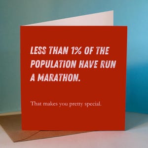 Marathon-felicitatiekaart voor hardloper/hardloopvriend: 'Minder dan 1%...dat maakt je best speciaal' (rood)
