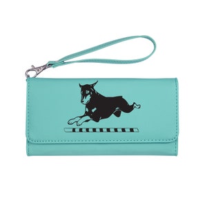 Cartera personalizada con correa de muñeca extraíble con su elección de diseño de Doberman / Cartera de Doberman / Cartera de muñeca / Regalo de Doberman