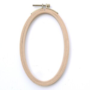 Oval wooden embroidery drum frame 21 x 13 cm for embroidery / embroidery hoop