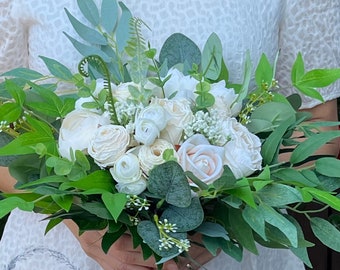 Bouquet de mariée Bouquet de mariage ivoire Bouquet de fleurs en soie Bouquet de demoiselle d'honneur blanche Verdure Fleur artificielle Bouquet d'eucalyptus 10-11 pouces