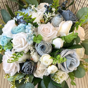 Ramo de novia azul polvoriento: rosas y peonías artificiales, ramo de novia de tacto real