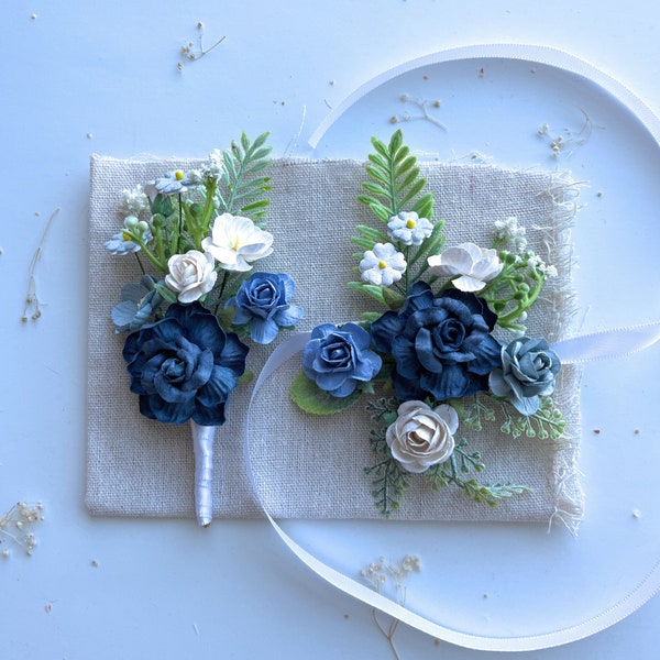 Abschlussball-Ansteckblume und Boutonniere-Set, Indigoblau, Blumen-Armband-Ansteckblume, Ansteckblume für Männer, florale Brautjungfern-Ansteckblume, Trauzeugen-Ansteckblume