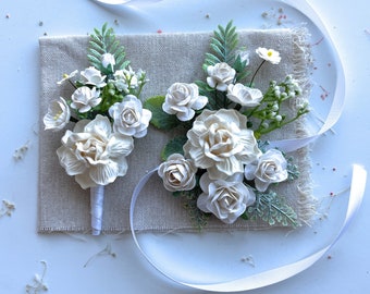 White boutonniere and corsage set, Bridesmaids corsage, Prom flower wrist corsage, Boutonniere for men, Groomsmen boutonniere, rose wedding