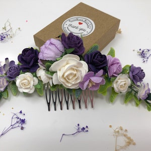 Purple flower hair comb, floral hair piece, purple boutonniere, wedding flower hair comb, bridal hair comb, wedding comb, flower head wear imagem 4