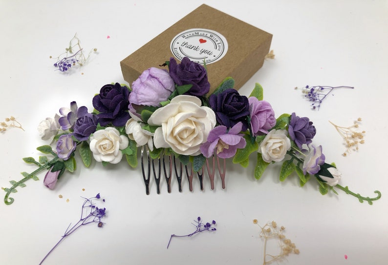 Purple flower hair comb, floral hair piece, purple boutonniere, wedding flower hair comb, bridal hair comb, wedding comb, flower head wear imagem 4