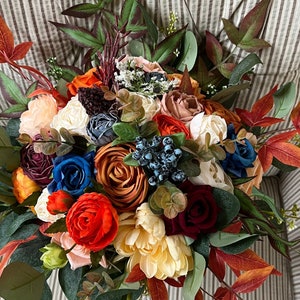Rustikaler Herbst-Hochzeitsstrauß: Brautblumen in Terrakotta-Orange