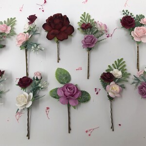 Horquillas florales burdeos: accesorios para el cabello de novia