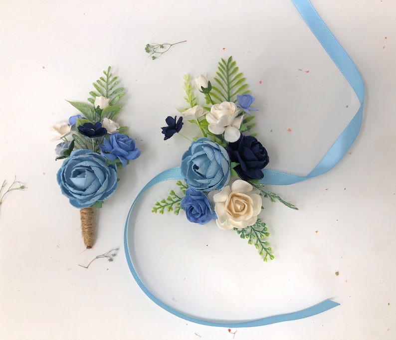 Blue boutonniere and corsage set, Flower wrist corsage, Boutonniere for men, Bridesmaids corsage, Groomsmen boutonniere, flower boutonniere 