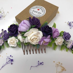 Purple flower hair comb, floral hair piece, purple boutonniere, wedding flower hair comb, bridal hair comb, wedding comb, flower head wear imagem 5