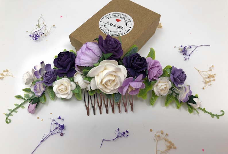 Purple flower hair comb, floral hair piece, purple boutonniere, wedding flower hair comb, bridal hair comb, wedding comb, flower head wear imagem 5