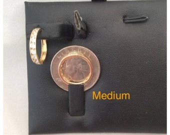 Orecchini Huggie Oro Giallo 24ct Per Bambina – Con 3 Zirconi Cubici, Regalo Con Pochette