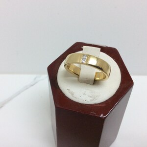 18K Yellow Real Solid Gold Diamond Lady Ring Band Size 8    9.60gr  .10ct Diamonds