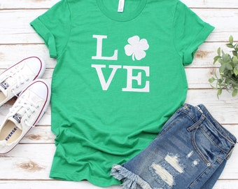 Liebe mit Shamrock Kurzarm T-Shirt | T-Shirt | St. Patricks Day | St. Paddy es Day | Vier Blatt Klee | Süße Grafik-t-Shirt | Grün | Irisch