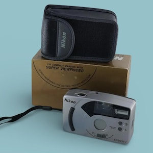 Nikon EF-400 35mm Compact Film Camera Point and Shoot, Battery included