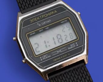 Vintage quartz LCD watch Elektronika Signal alarm digital wristwatch
