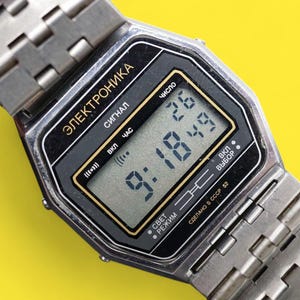 OLD Vintage Quartz LCD Watch Electronica Signal Alarm Digital Wristwatch Electronika