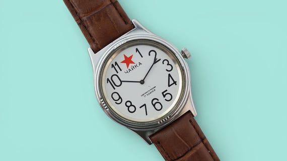 Vintage men's wristwatch CHAIKA cal.1601 mechanical 17 jewels soviet watch USSR, red star