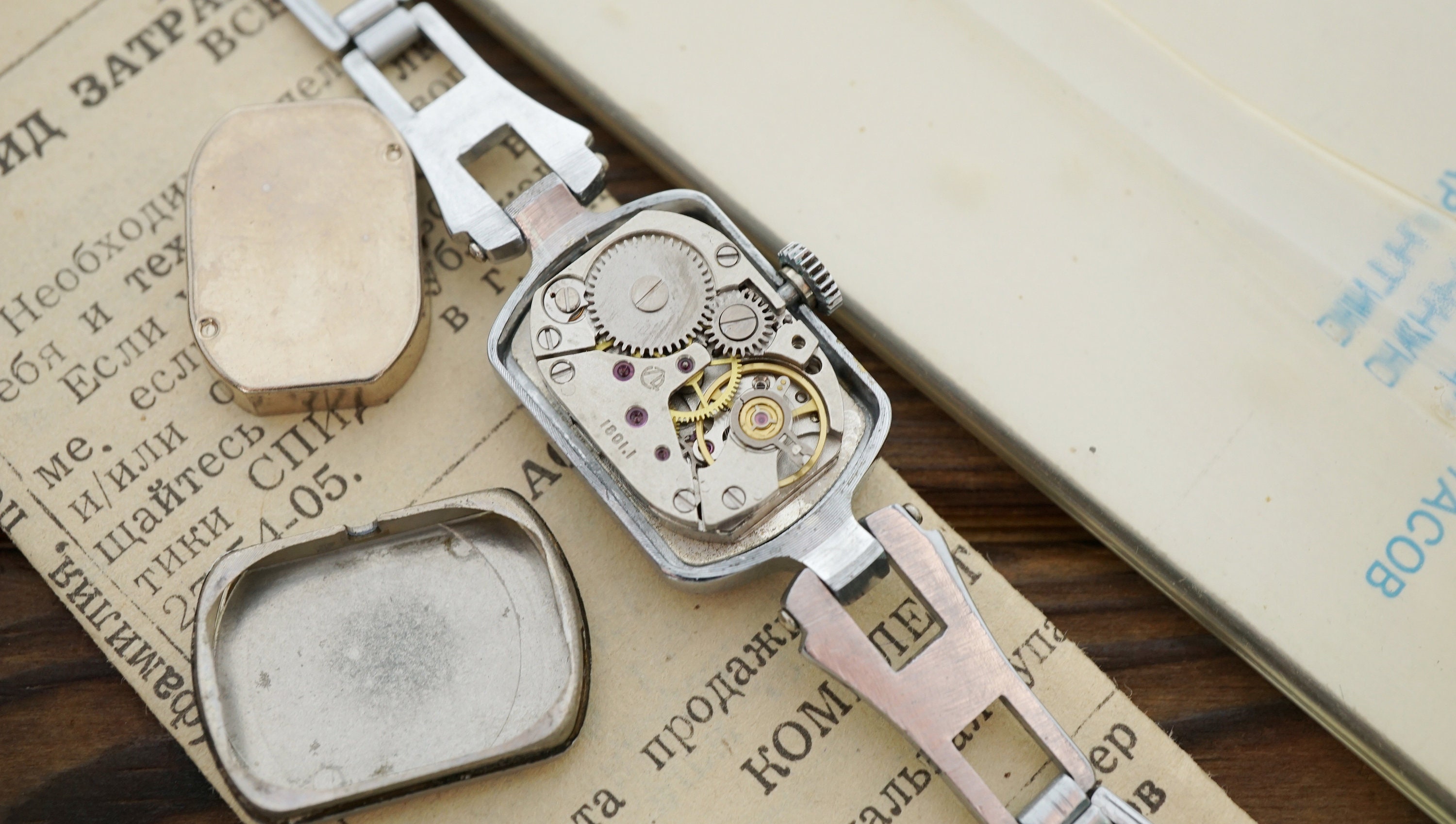 New Old Stock Vintage Ladies Watch Luch 1801.1 17 Jewels Box & Papers Mechanical New Old Stock Vintage Ladies Watch Bracelet Luch 1801.1 15  main image 2