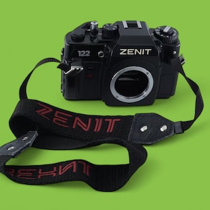 ZENIT 122 35mm film SLR camera body with M42 lens mount KMZ with nice strap
