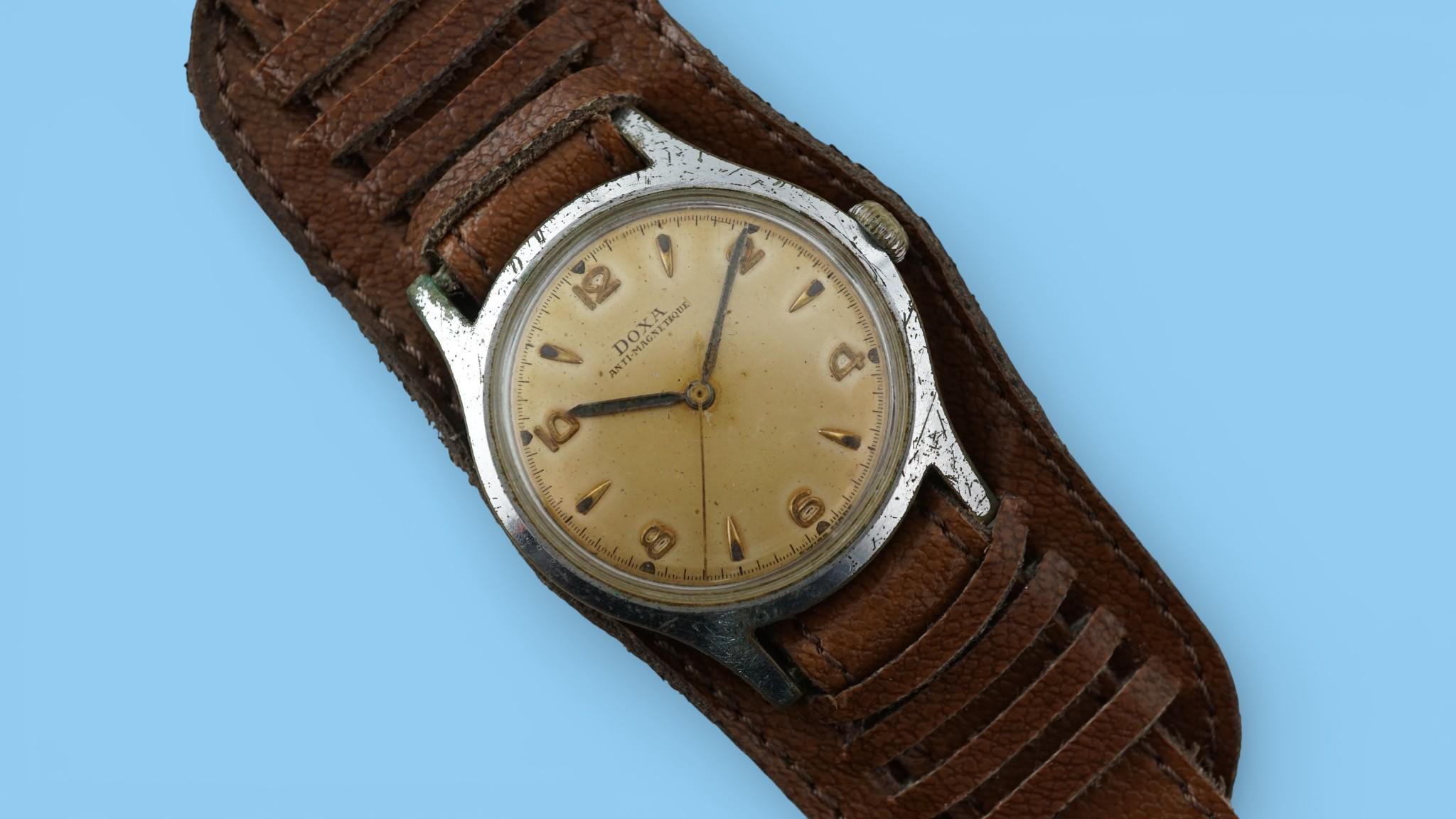 Vintage 1950s Swiss Men's Watch DOXA S.A. 1147 Antimagnetic Wrist