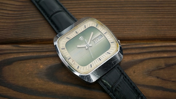Vintage soviet men's wristwatch POLJOT quartz sov… - image 4