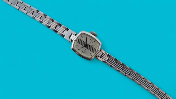 Vintage ladies mini watch Zarja Zaria 17 jewels, soviet mechanical women's wristwatch, USSR