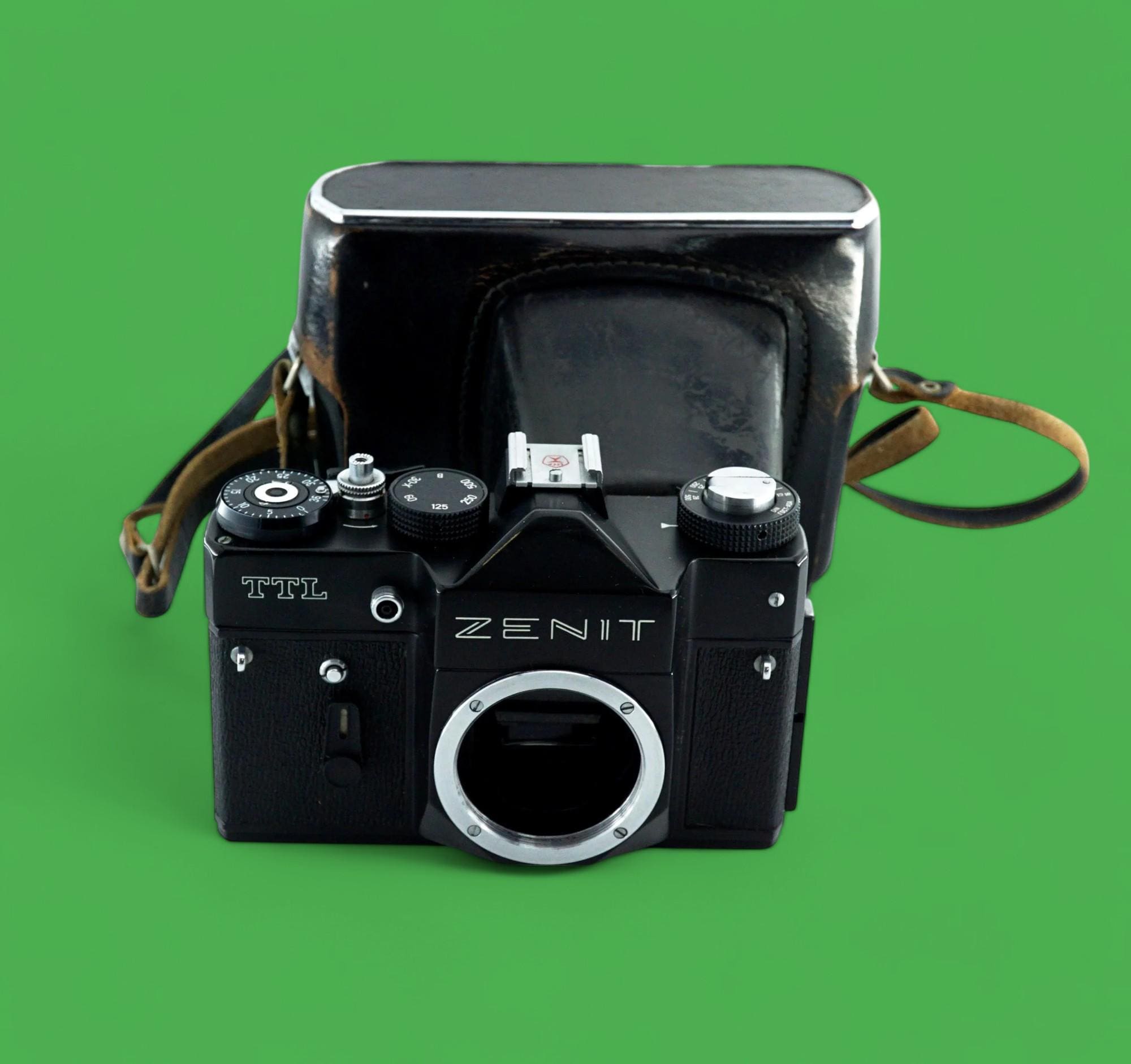 ZENIT TTL URSS + 2 Objectifs (Tokura 80/200 - Helios 44M